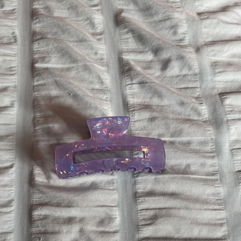 iridescent claw clip